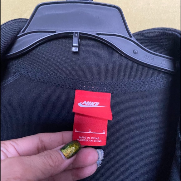 ✅ NIKE AUTHENTIC UNISEX LONG JACKET WITH N DESIGN ON SLEEVES ♥️ - Picture 8 of 13